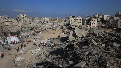 Military Tanks Advance into Key Gaza City Civilian District